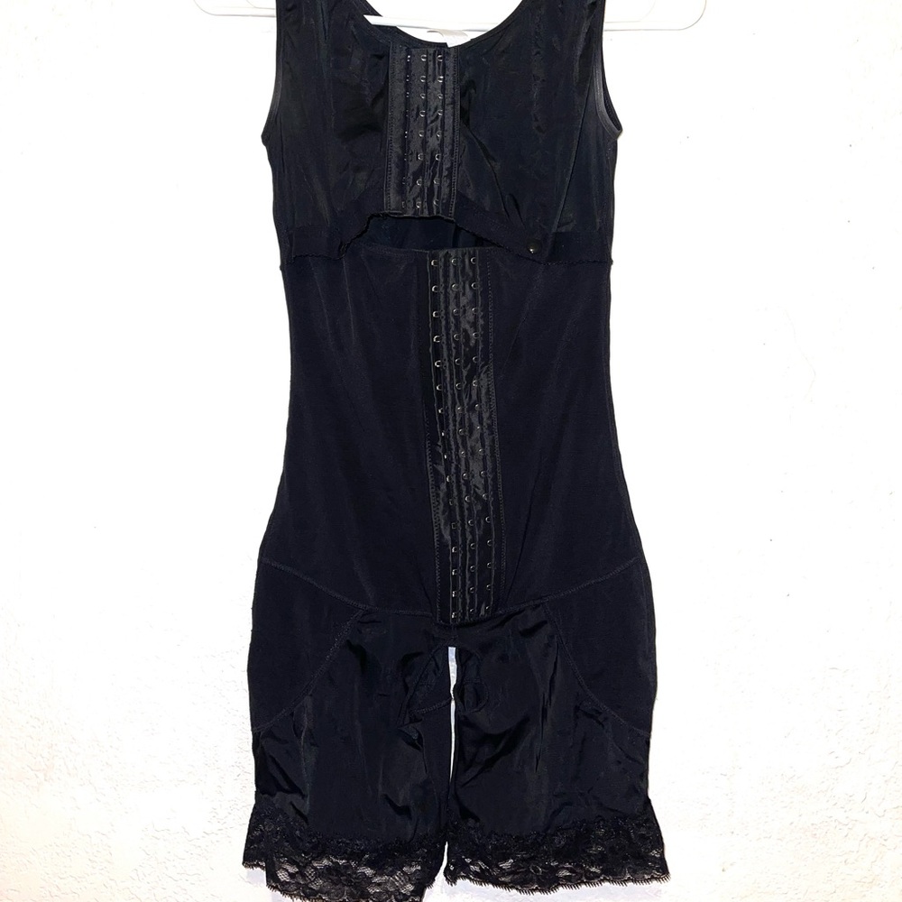 SHAPEWEAR